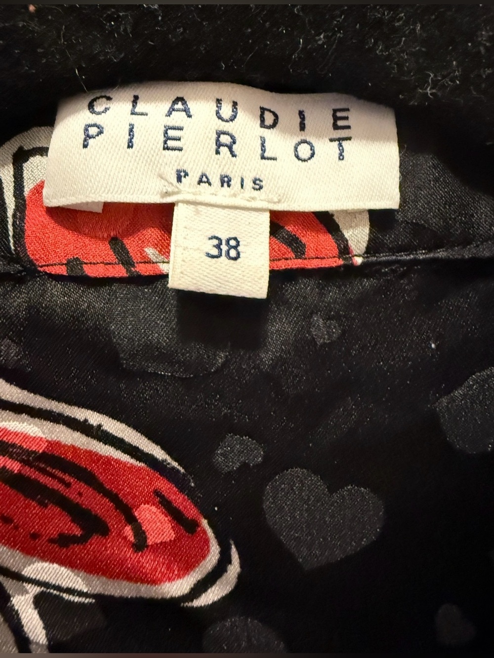 "Wear your heart on your sleeve, with this stunning Claudie Pierlot piece!" - Picture 6 of 10